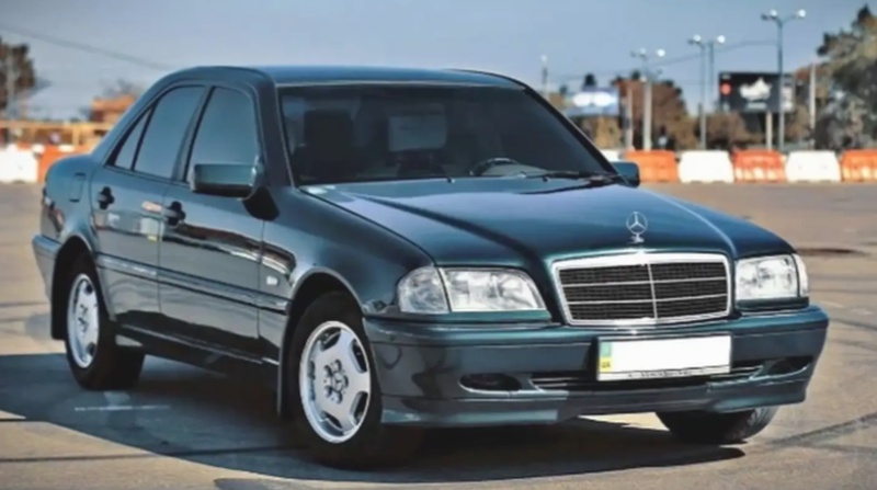 Лобовое стекло Mercedes W202